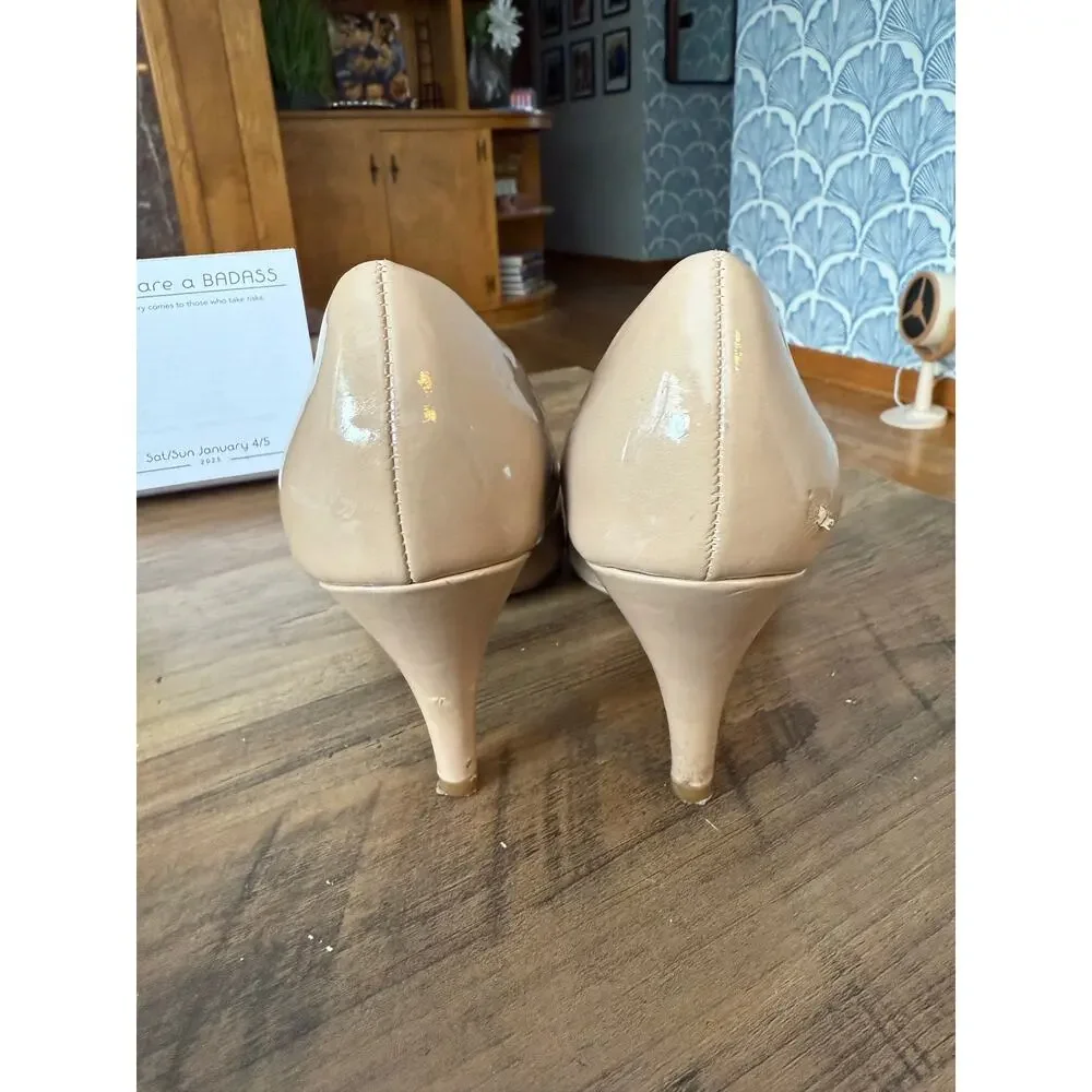 6/$25 Bandolino Beige Patent Leather Rounded Toe